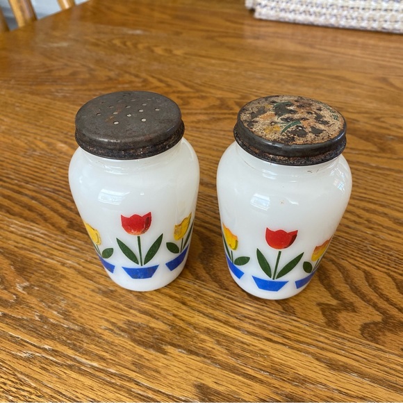 Fire King Kitchen Fire King Tulip Salt Pepper Shakers Vintage Milk